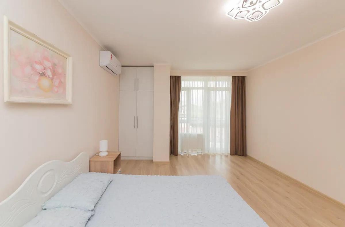 Comfortable Apartment In The Centre 敖德萨 外观 照片